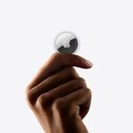 حزمة Apple AirTag المكونة من 4 قطع. تتبع واكتشف مكان مفاتيحك ومحفظتك وأمتعتك وحقيبة الظهر الخاصة بك والمزيد. إعداد سهل بنقرة واحدة باستخدام iPhone أو iPad، عبر البلوتوث - الصورة 3