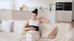 وسادة تدفئة لاسلكية من Comfytemp مزودة بجهاز تدليك للظهر، جهاز تدليك محمول لأسفل الظهر، معتمد من FSA و HSA، قابل لإعادة الشحن، كهربائي لاسلكي، هدايا عيد الحب لها، للنساء والرجال والأمهات والآباء، 3 مستويات حرارة، خصم 30 دقيقة - الصورة 7